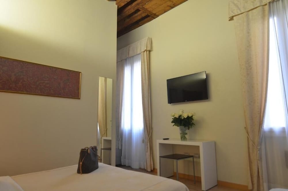Superior Double Room, City View photo 3