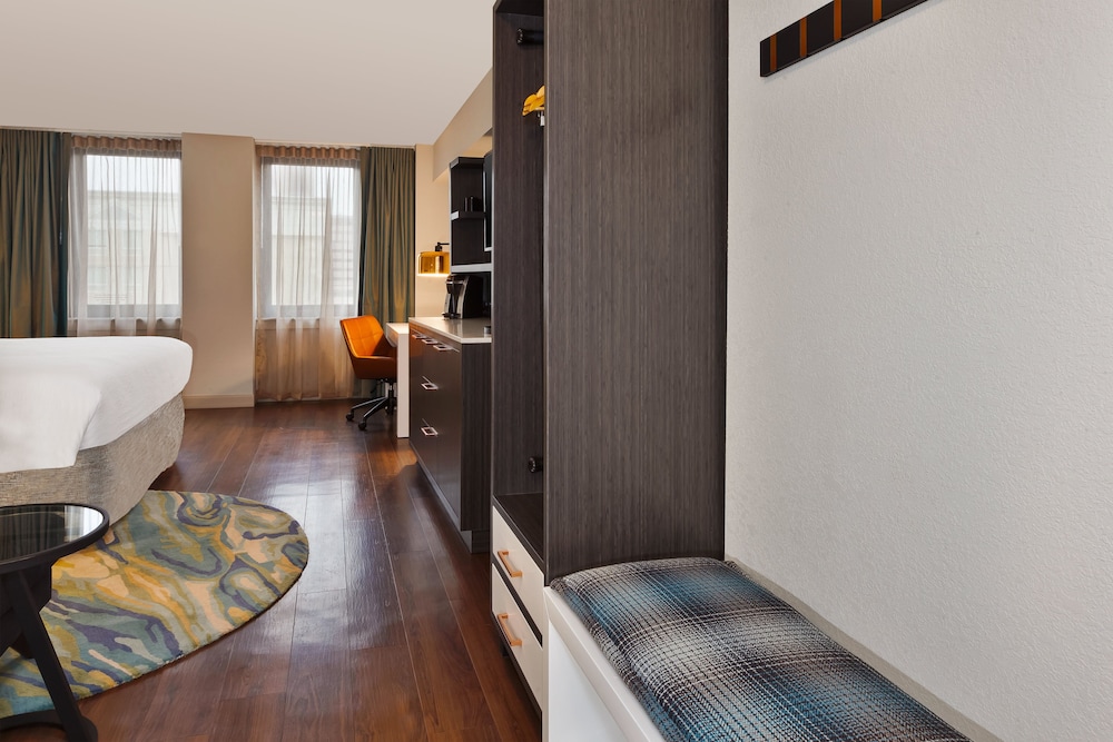 Standard Room, 1 King Bed, Accessible (Communications, Transfer Shower) - Photo 6
