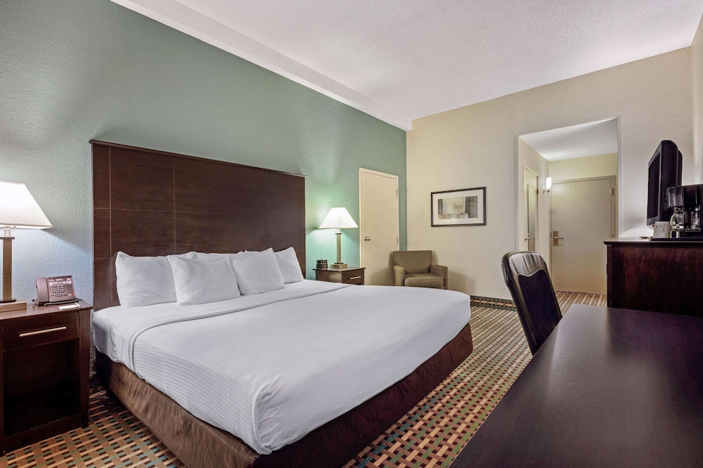 Room, 1 King Bed, Non Smoking photo 1