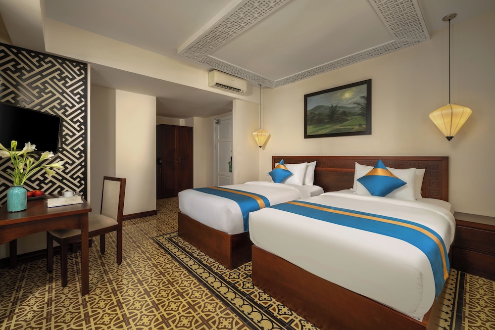 Junior Double or Twin Room, Pool View photo 3