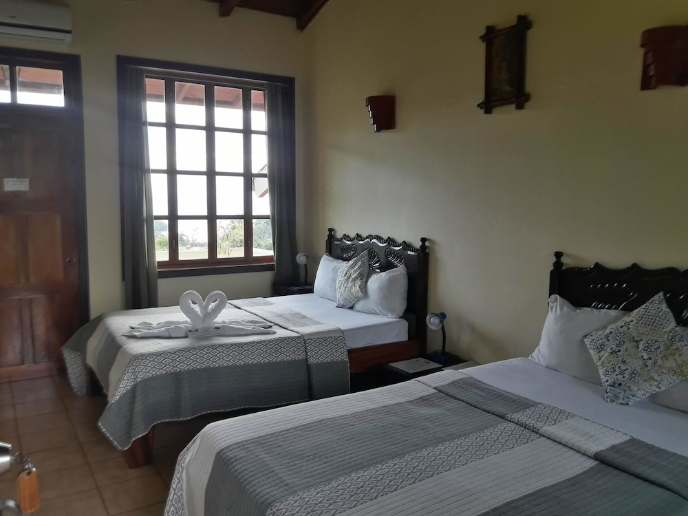 Romantic Room, 2 Double Beds, Balcony, Ocean View photo 3