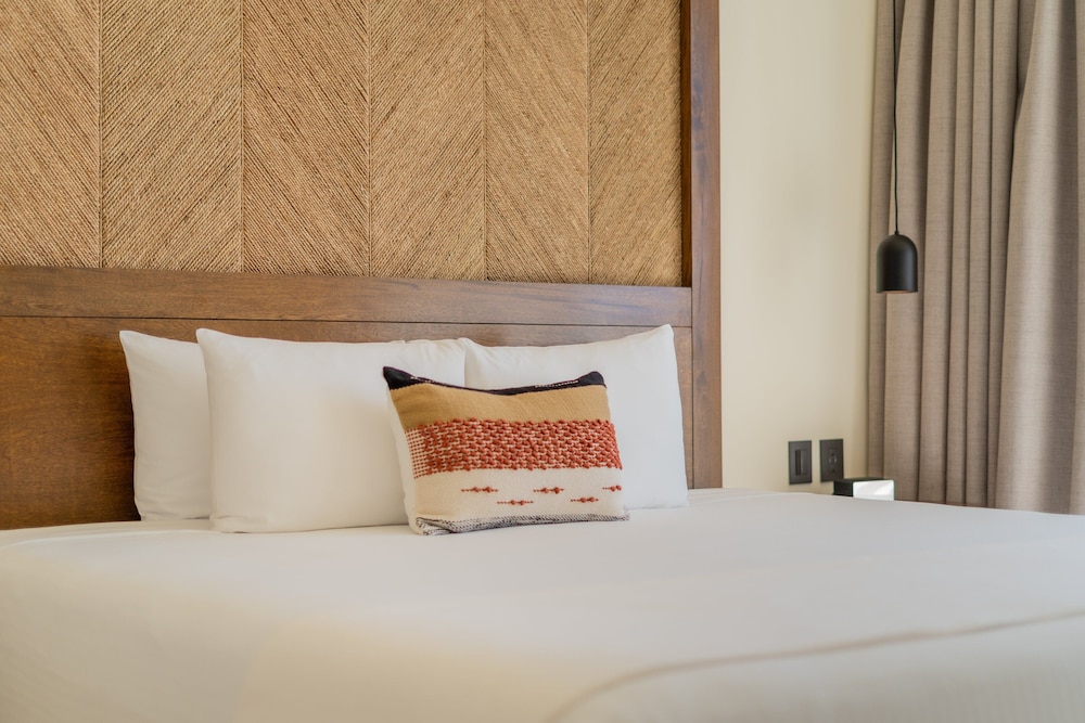 Standard Room, 1 King Bed, Sea View - Photo 3