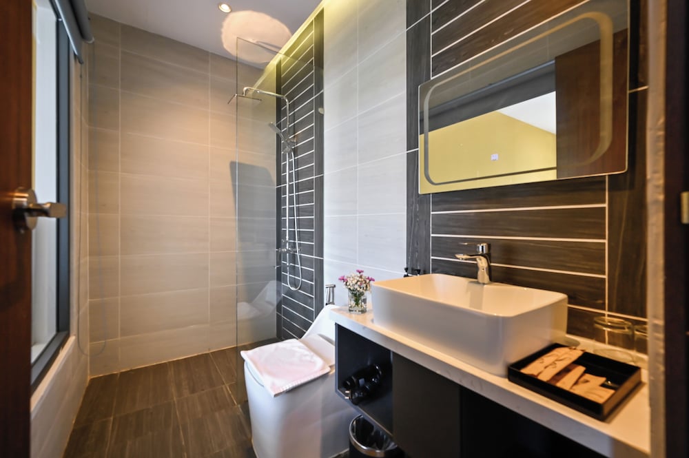 Deluxe Double Room, City View - Photo 4