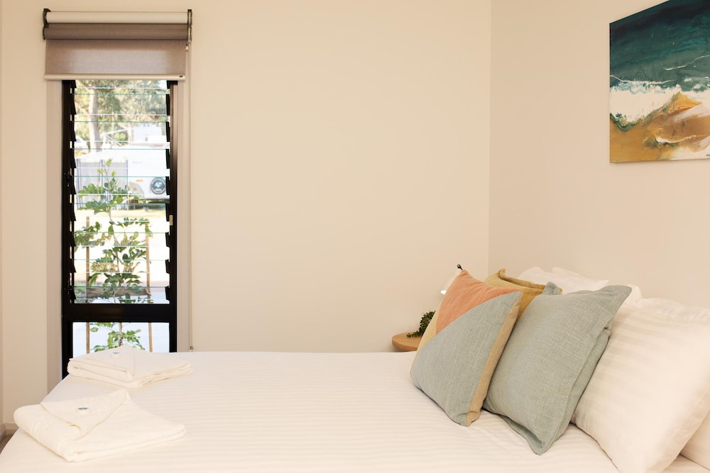Deluxe Villa - Sleeps 4 -2 Bedroom - Accessible photo 1