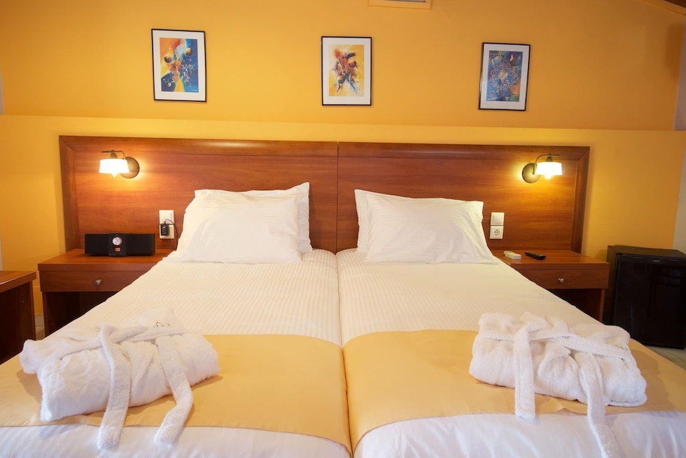 Double Room - Photo 7