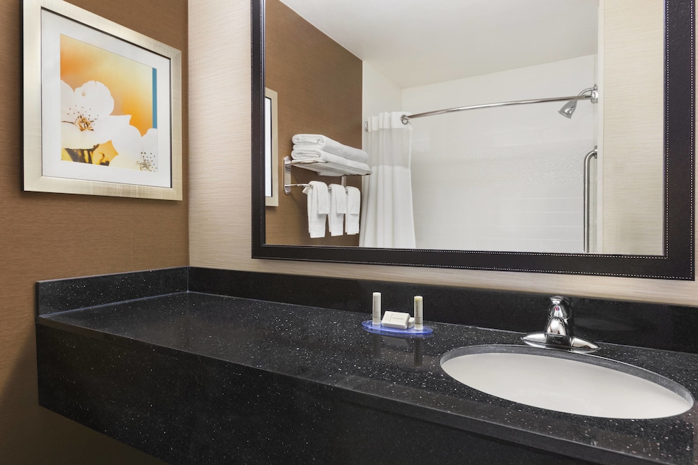 Executive Suite, 1 King Bed with Sofa bed - Photo 2
