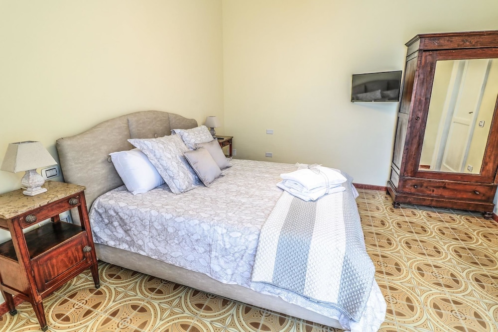 Deluxe Room, Private Bathroom, Garden View photo 2