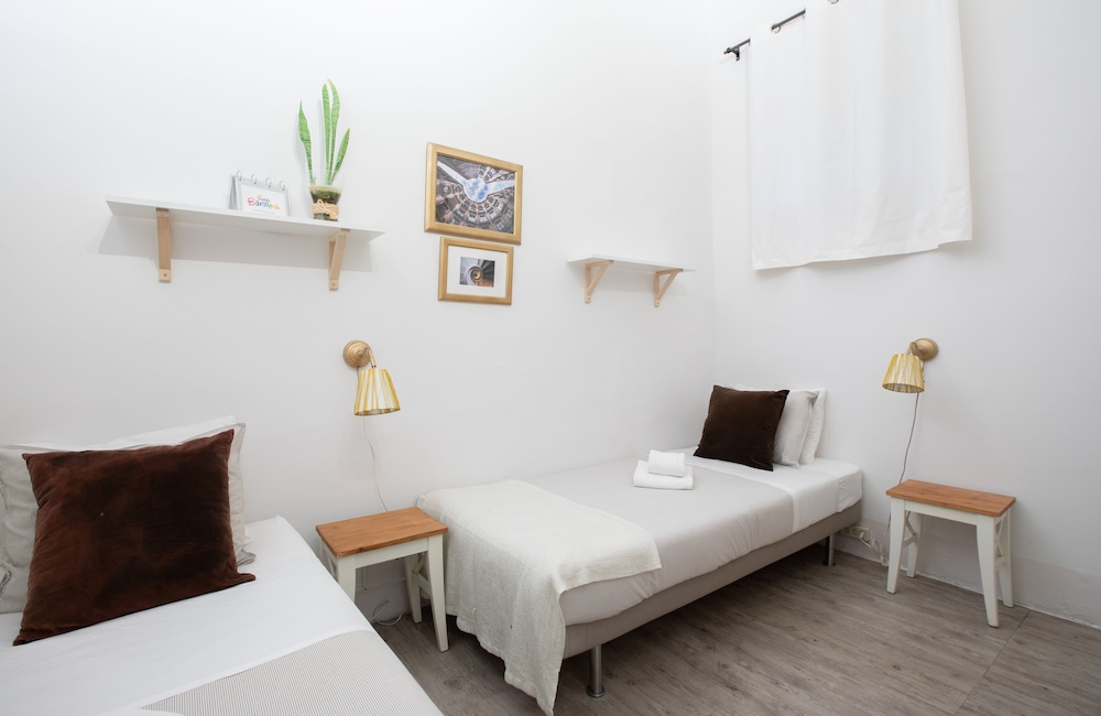 Economy Double Room, Shared Bathroom photo 2