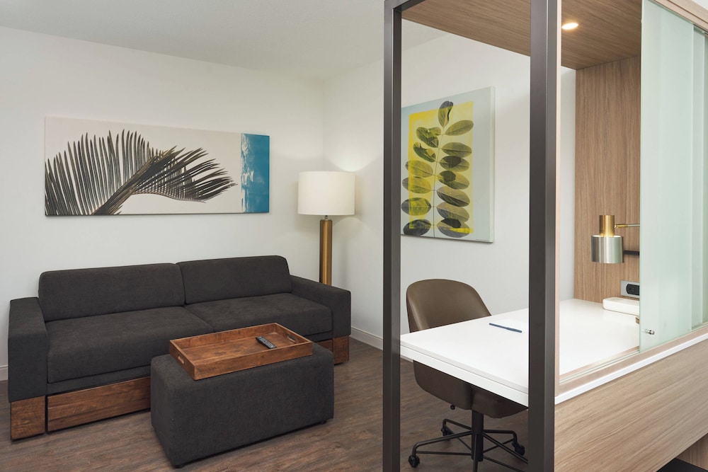 Available room thumbnail 5