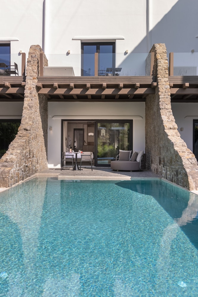 EON Junior Suite with Supreme Pool and Garden View - Photo 2
