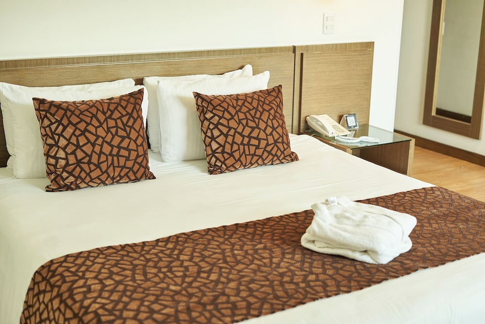 Standard Room, 1 Queen Bed photo 1