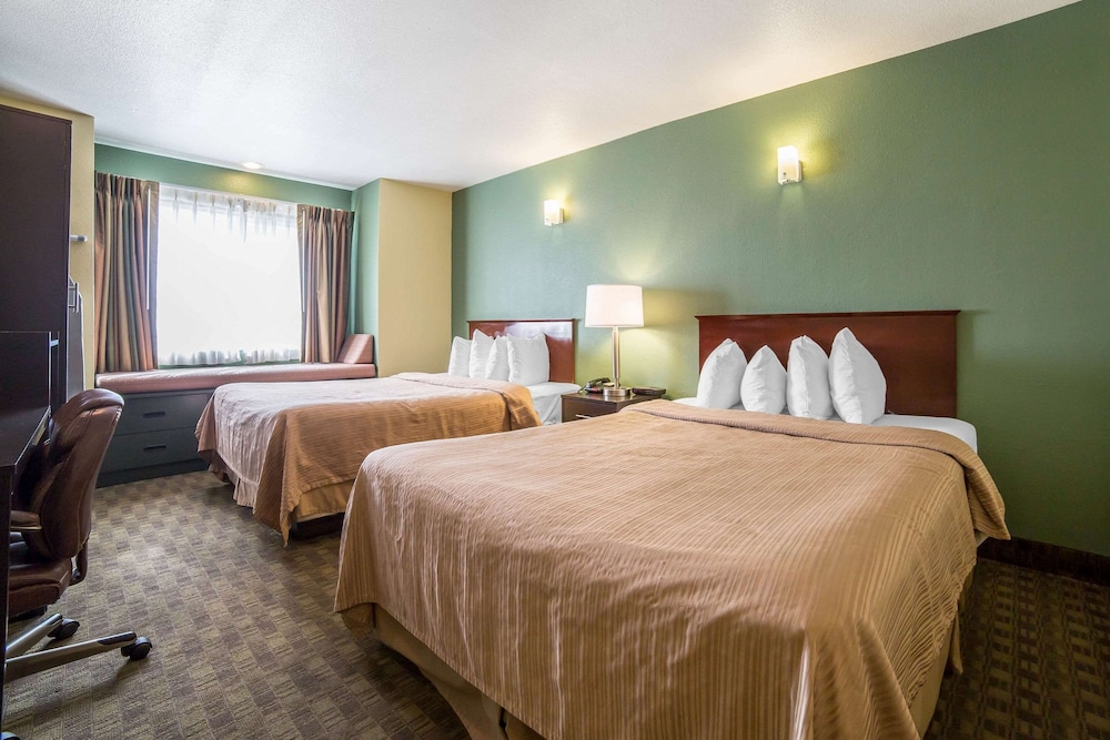 Standard Room, 2 Queen Beds, Non Smoking - Photo 4