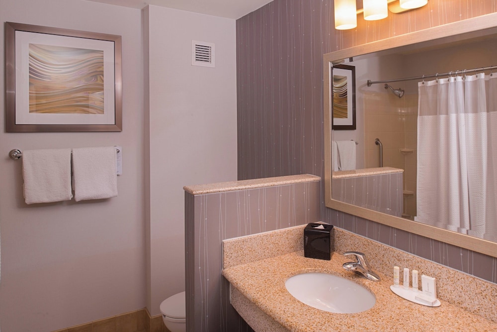 Executive Suite, 1 Bedroom - Photo 3