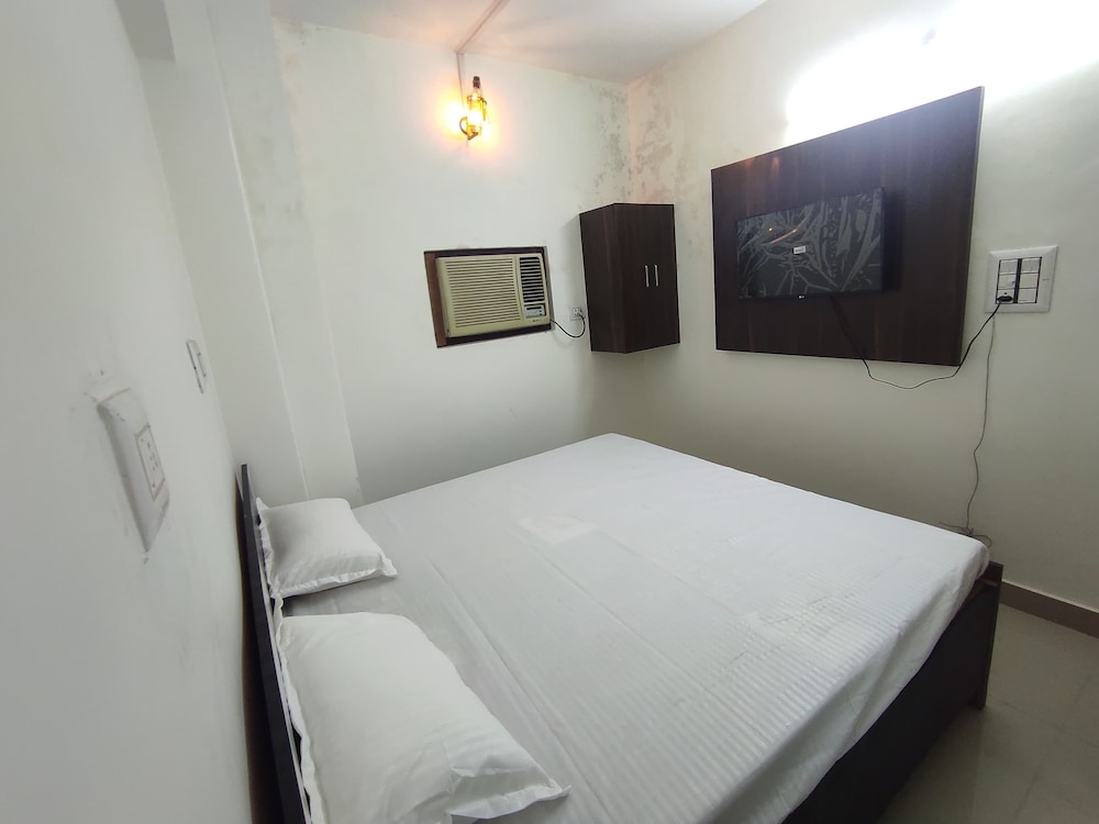 Economy Room, Balcony