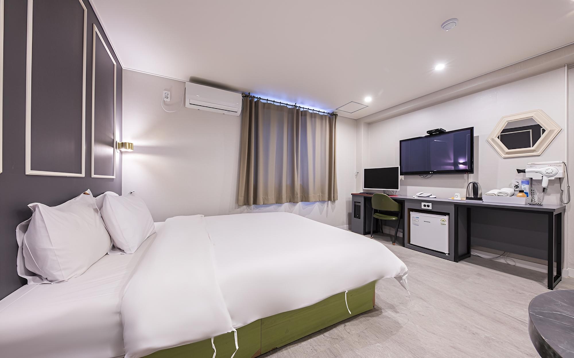 Room (Standard Room B) - Photo 3