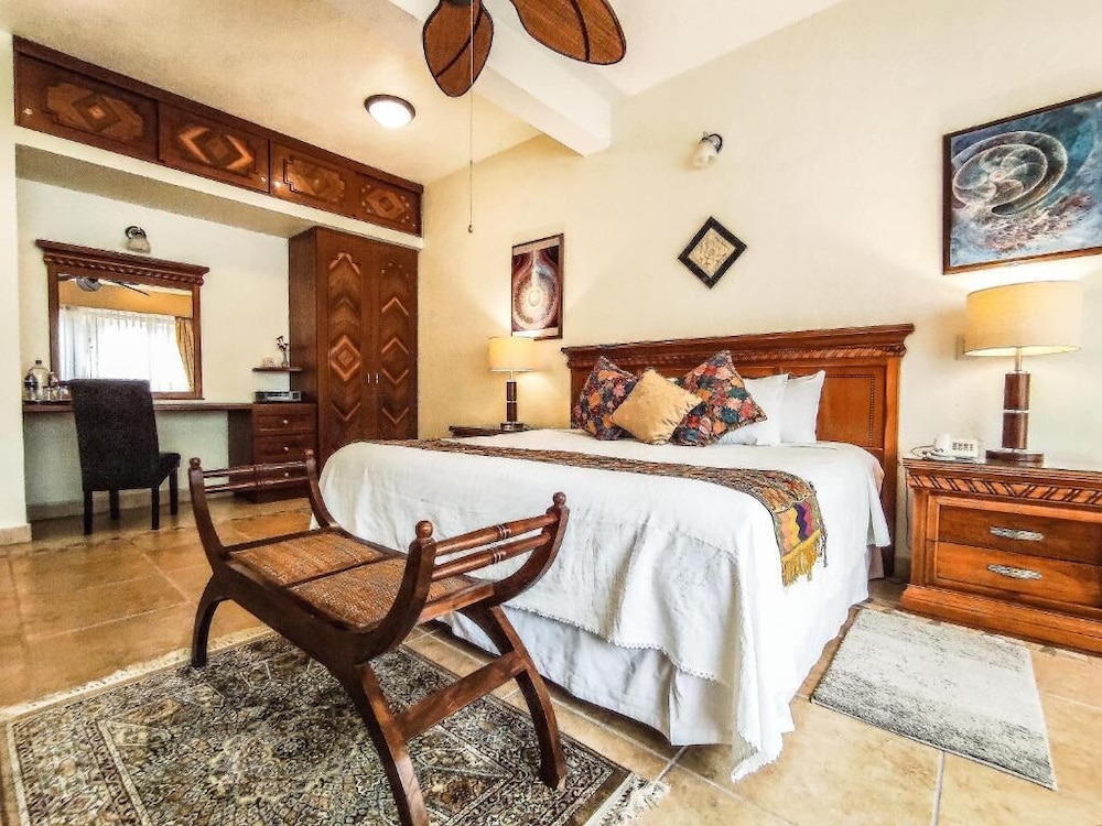 Deluxe Suite, 1 King Bed photo 2