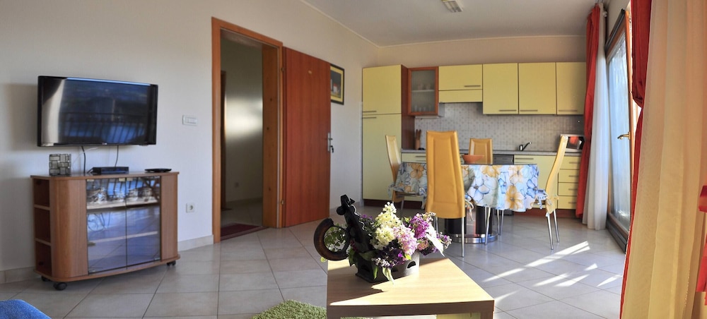 Apartment, 1 Bedroom, Smoking