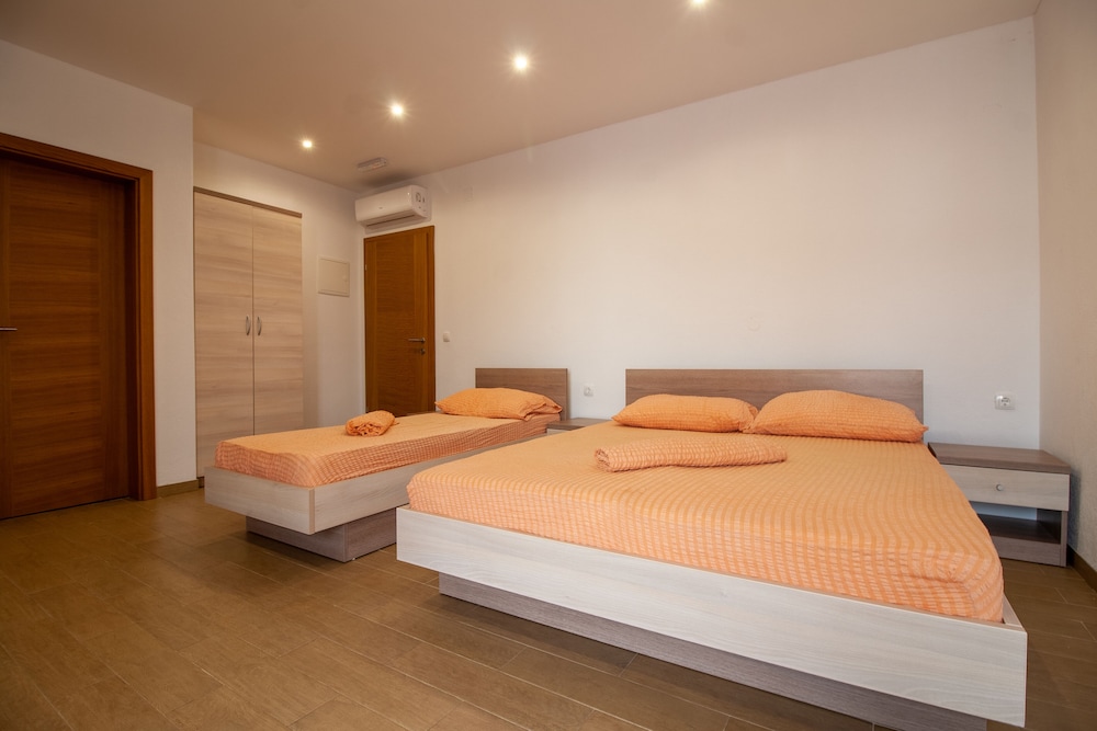 Studio, Partial Sea View (5 Bed) photo 3