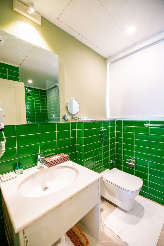 Suite - Photo 2