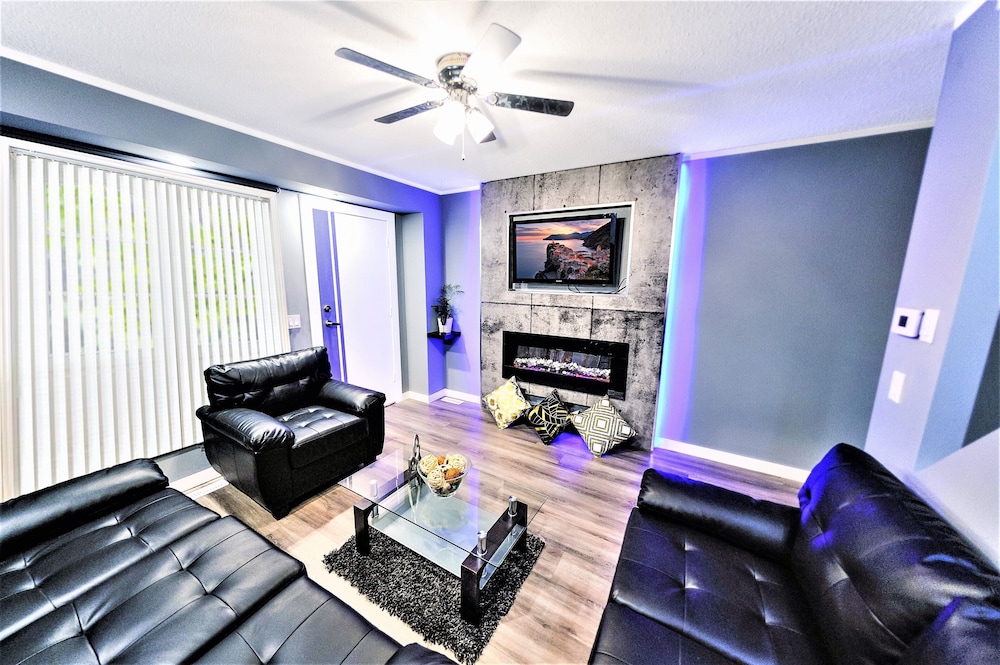 Luxury Townhome, Multiple Beds, Non Smoking photo 1