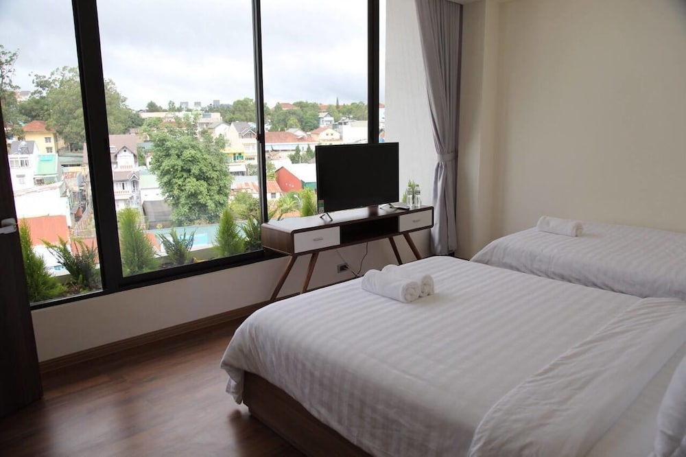 Deluxe Room, City View