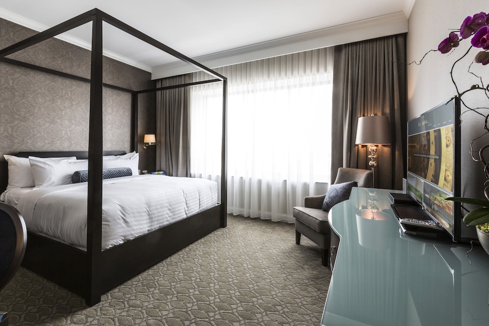 Deluxe Room, 1 King Bed, Jetted Tub photo 1