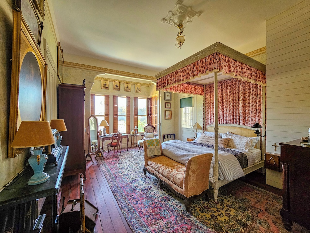 Deluxe Suite, Multiple Beds, Balcony, Pool View