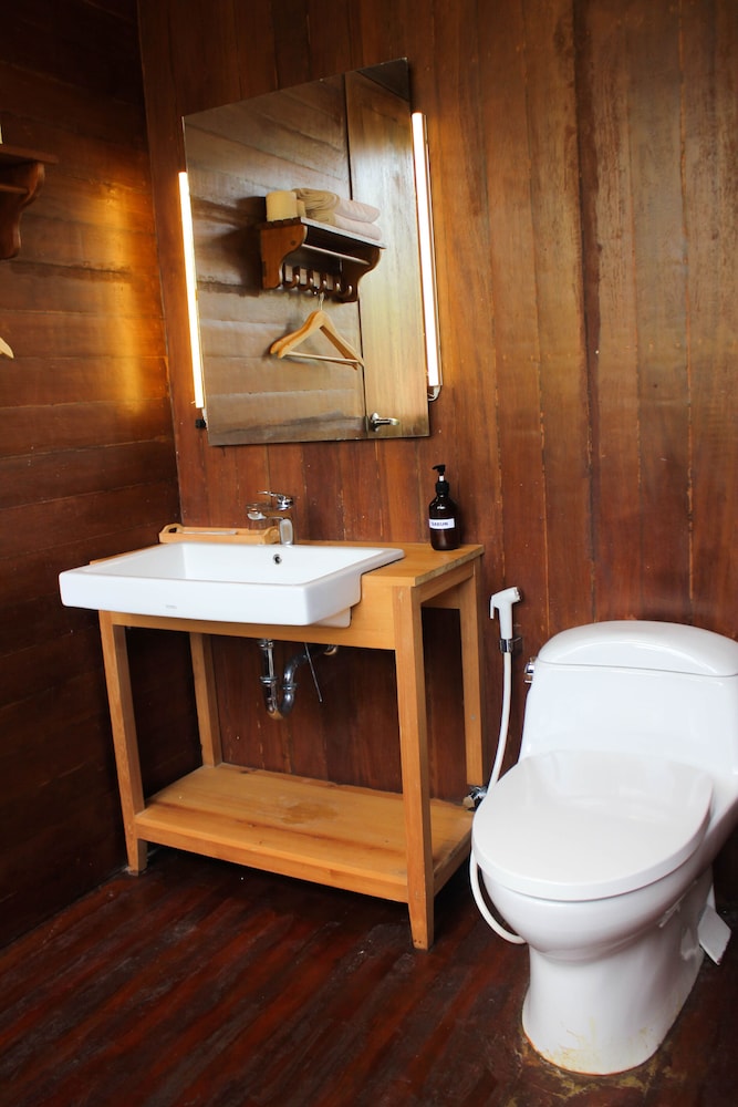 Deluxe Room - Photo 11