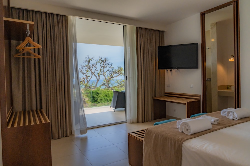Ocean Villa with Private Pool thumbnail 5