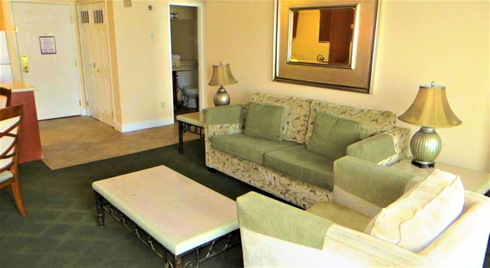 Comfort Condo, 1 Queen Bed with Sofa bed, 1 1/2 Bath, Kitchen