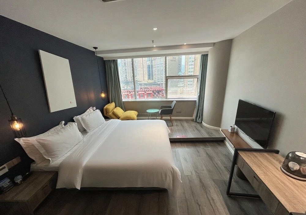 City Room, 1 King Bed, River View photo 3