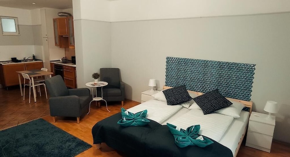 Studio, 1 Bedroom, City View - Photo 2