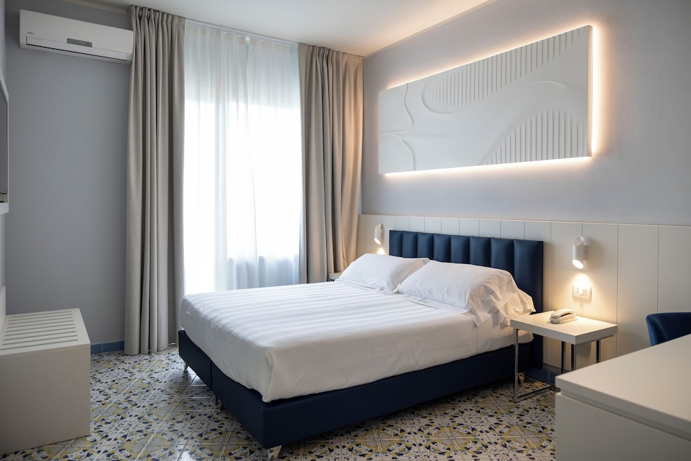 Superior Double or Twin Room, Partial Sea View photo 1