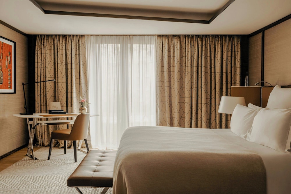 Executive Suite, City View