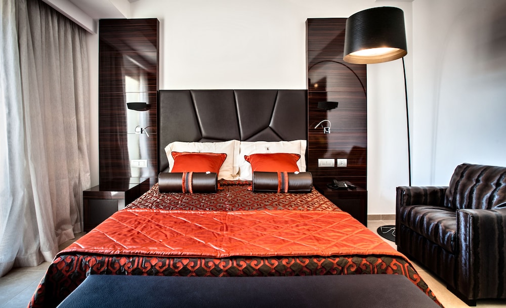 Senior Suite, 1 King Bed photo 1
