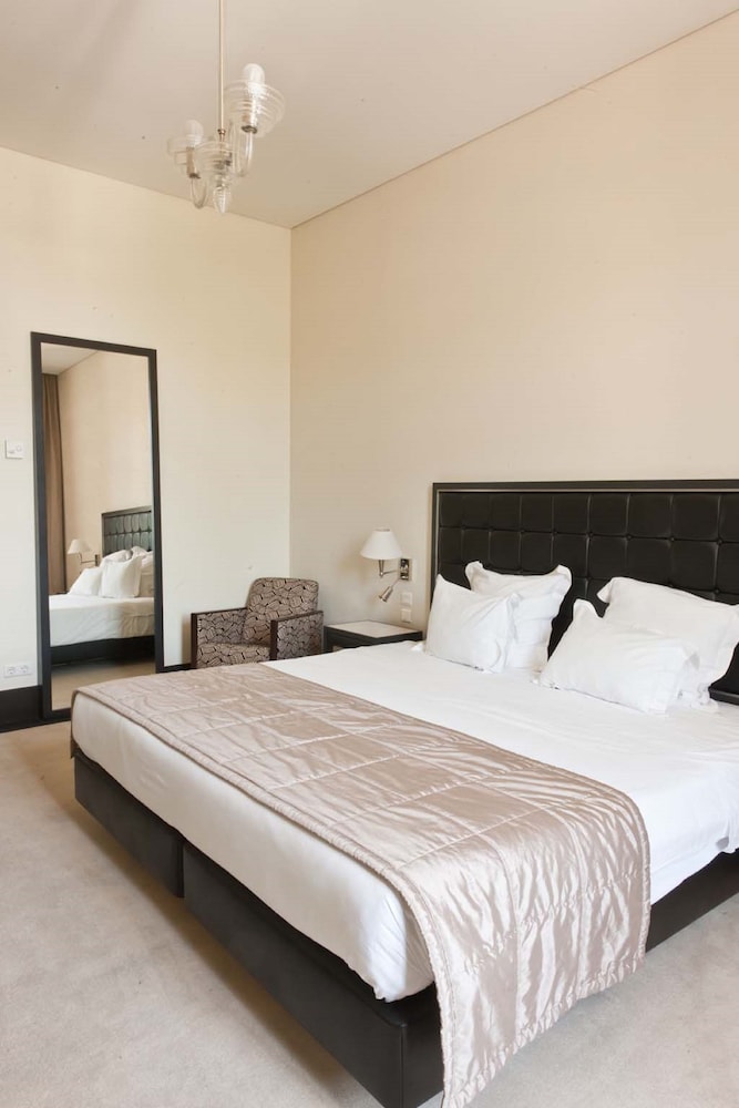 Classic Double or Twin Room (+ Extra Bed) - Photo 9