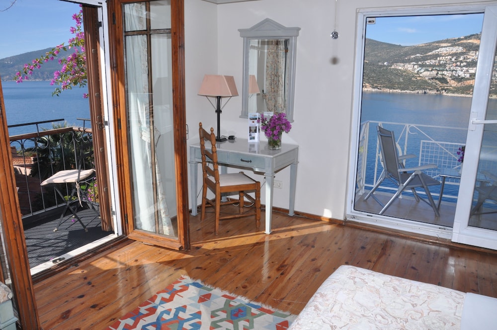 Junior Suite, Sea View, Corner - Photo 3