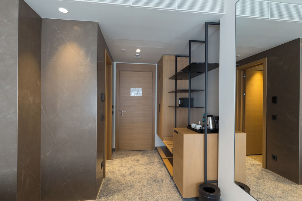 Premium Twin Room - Photo 4