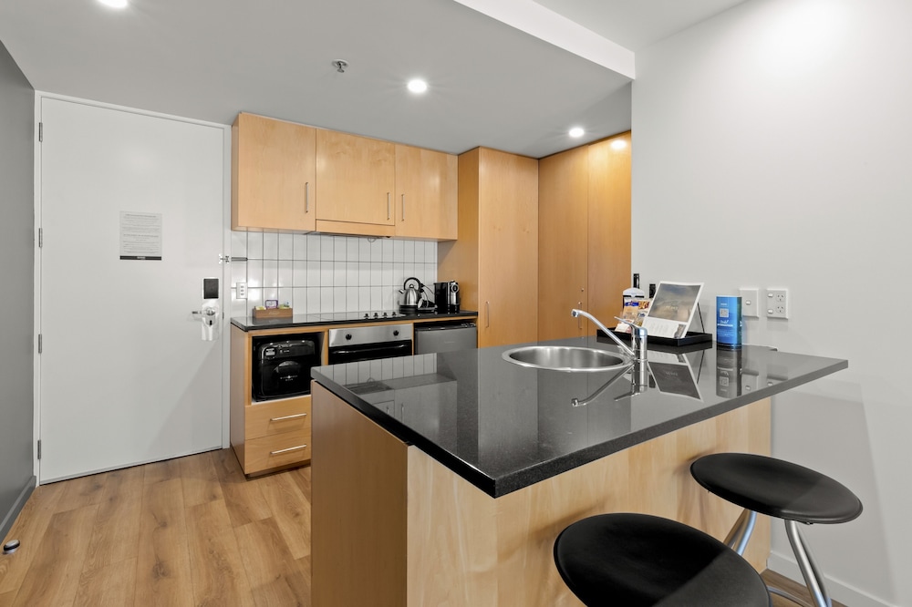 One Bedroom Suite (Non Lake View) - Photo 3