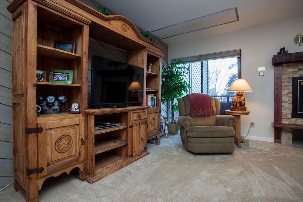 Condo, 2 Bedrooms photo 2