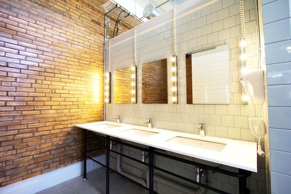 6-Bed Female Dormitory photo 2