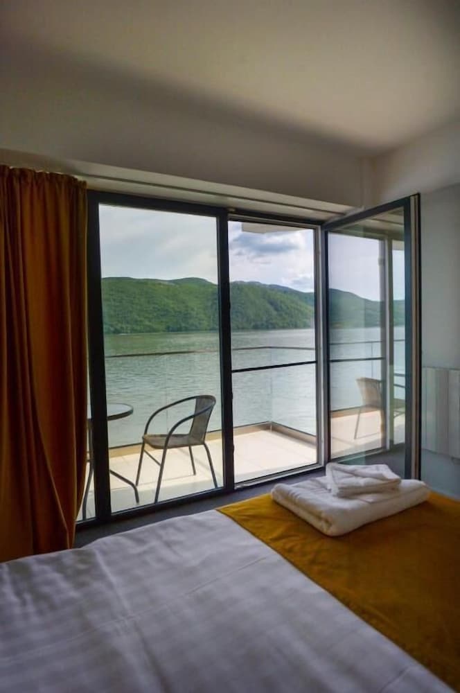 Panoramic Double Room, Lake View photo 2
