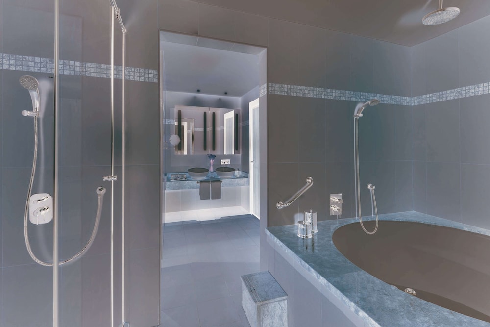 Executive Suite (AVANI) photo 3