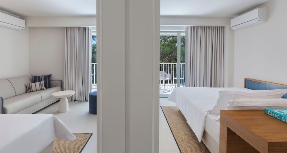 Family Room, 2 Bedrooms, Balcony, Sea Facing photo 2