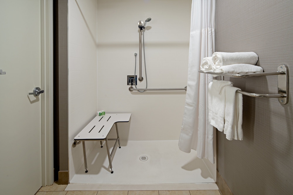 Suite, 1 Bedroom - Photo 7