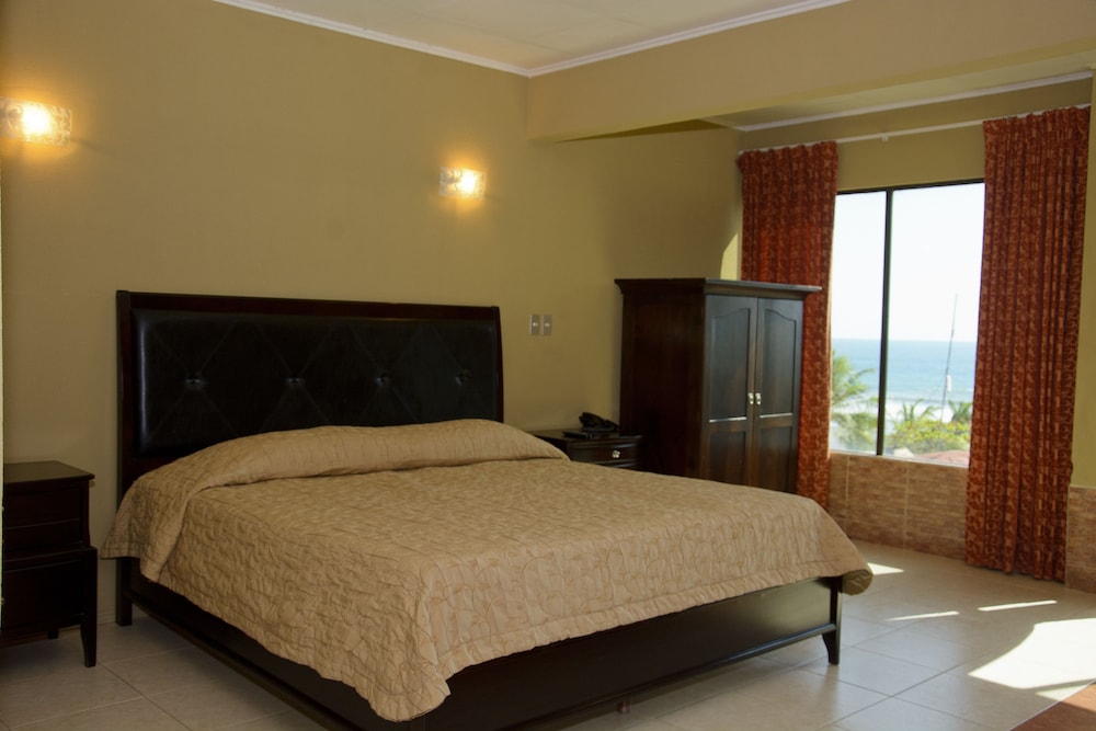 Superior Quadruple Room - Photo 8