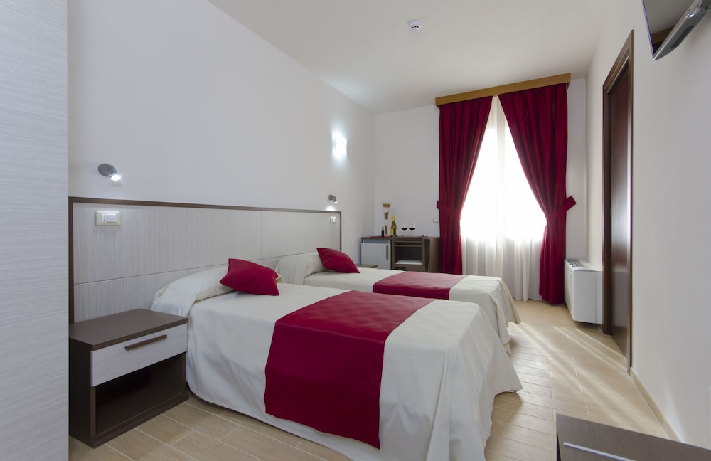 Standard Double or Twin Room photo 1