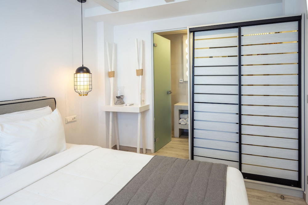 Suite (The White) - Photo 5