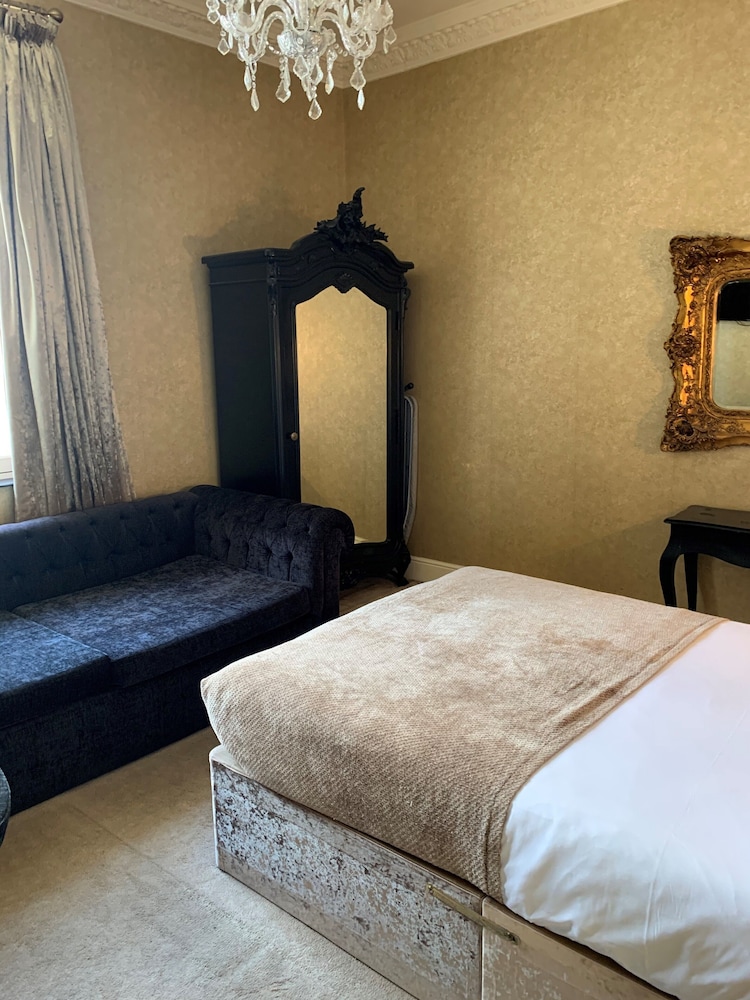 Standard Double Room (Sleeps 2) photo 2