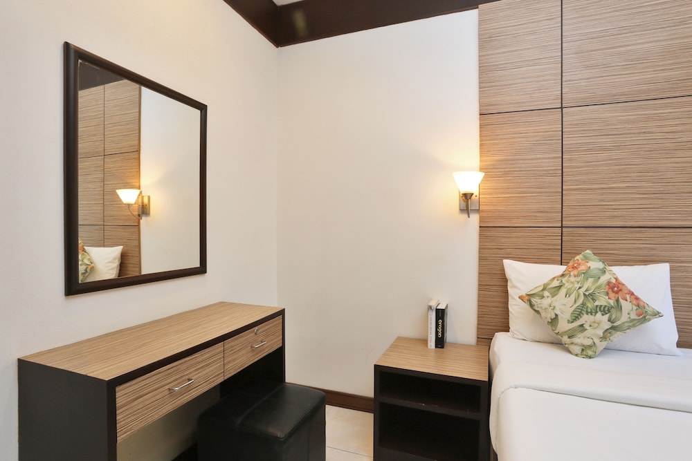 Corner Room - Photo 6